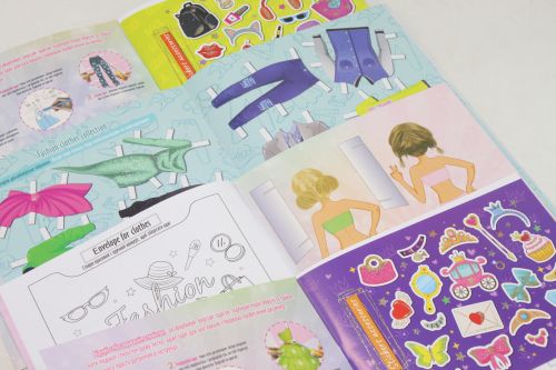 Книжка-одягалка "Fashion stylist: Модниця з кицею" (укр)